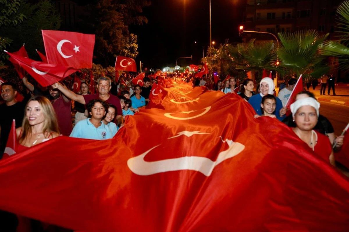 Finike&rsquo;de 30 Ağustos Zafer Bayramı Coşkusu Kent Meydanı&rsquo;na Taştı