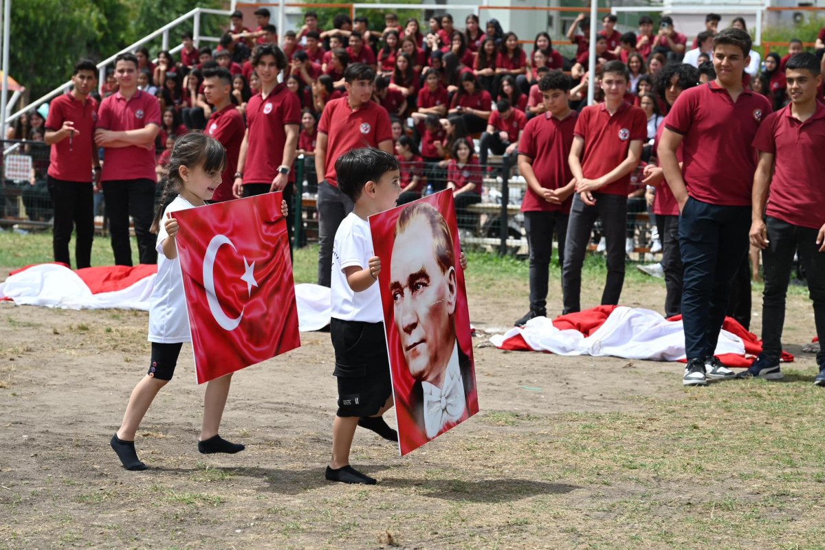 Finike'de Atatürk'ü Anma ,Gençlik ve Spor Bayramı coşku içinde kutlandı.