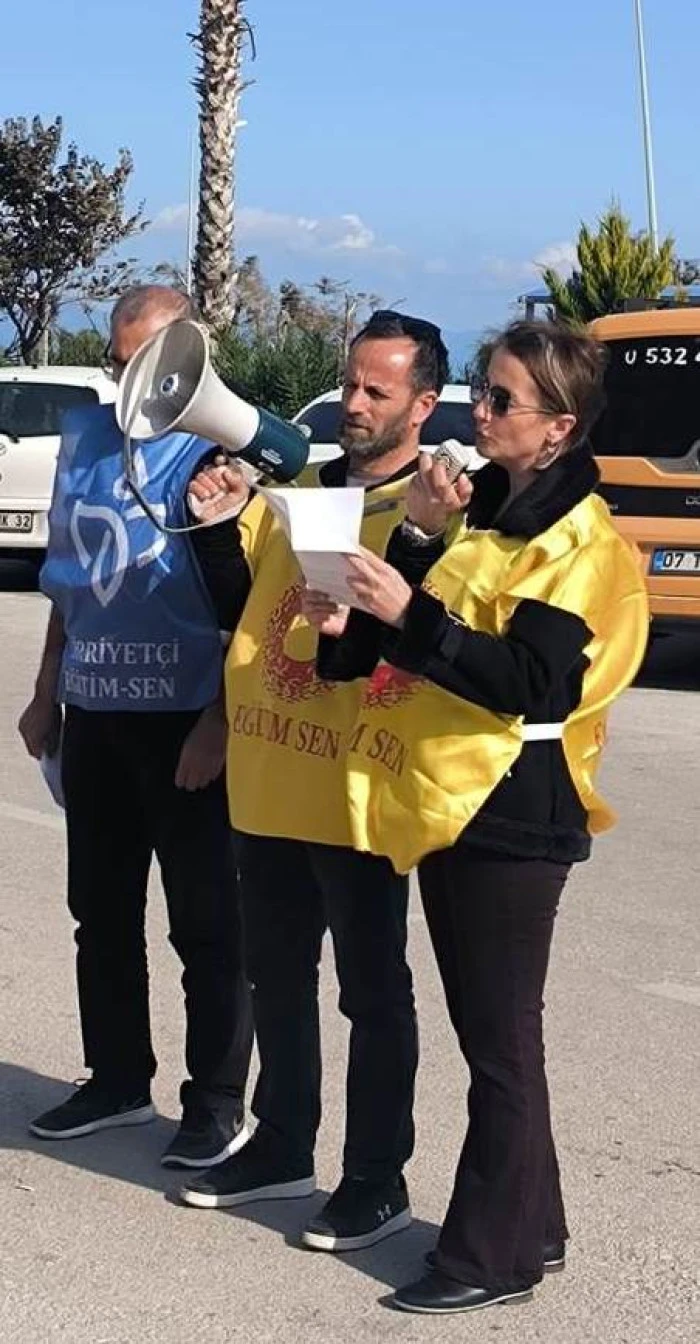 Finike&rsquo;de Eğitim Sendikalarından Okullarda Şiddet Tepkisi