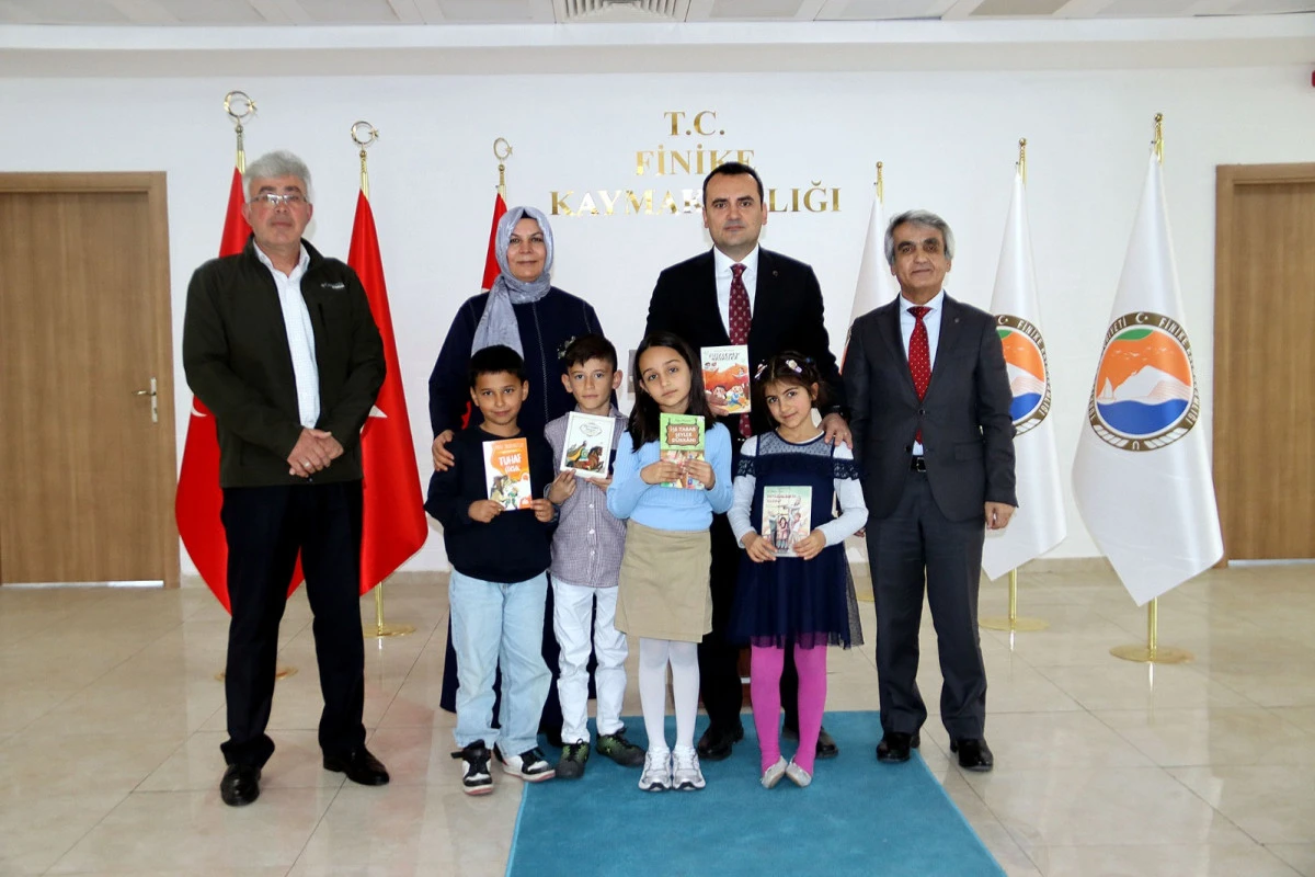 Finike&rsquo;de Minik Yazarlardan B&uuml;y&uuml;k Başarı: 2. Sınıf &Ouml;ğrencileri Hik&acirc;yelerini Kitaplaştırdı