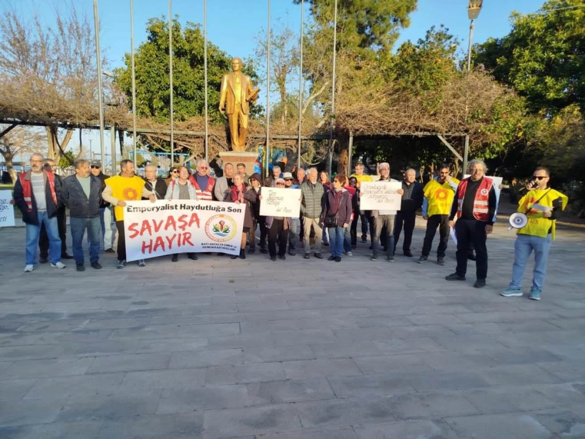 Finike&rsquo;de &ldquo;Savaşa Hayır&rdquo; A&ccedil;ıklaması: Emperyalist Saldırılar Protesto Edildi