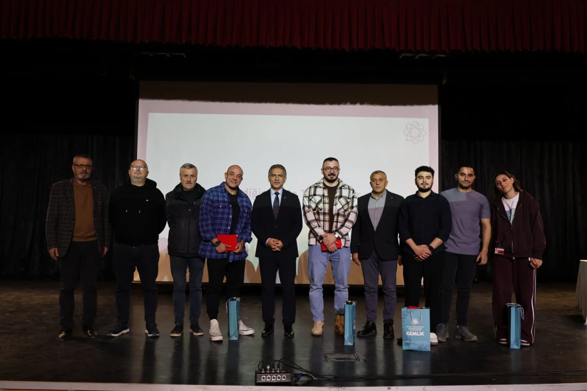 Gemlik&rsquo;te Sporcu Sağlığı ve Bilin&ccedil;li Antrenman Masaya Yatırıldı