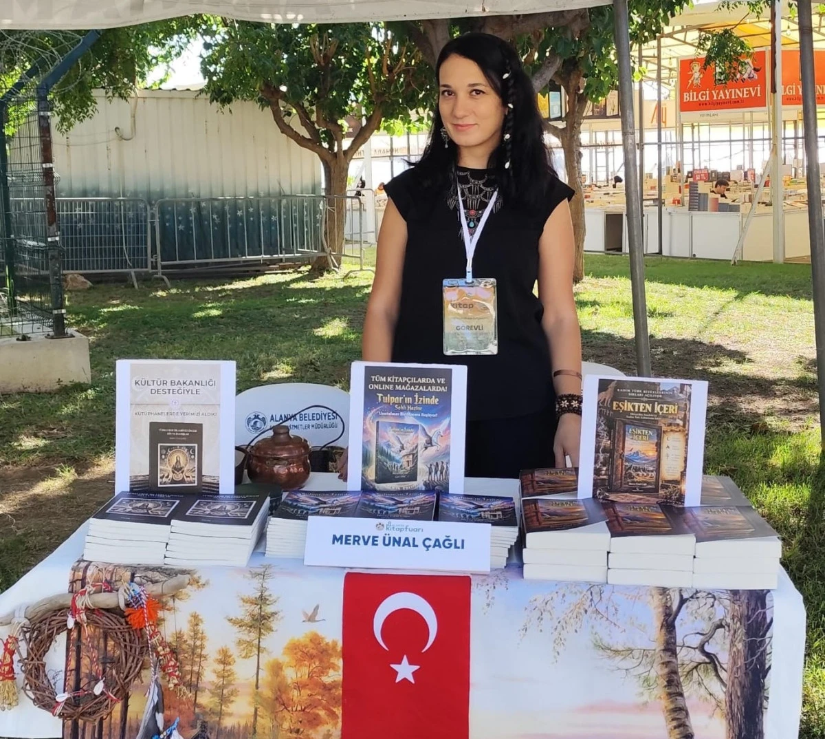 Gen&ccedil; Yazar T&uuml;rk K&uuml;lt&uuml;r&uuml;n&uuml; Araştırıyor, Yazıyor: Merve &Uuml;nal &Ccedil;ağlı Eserleriyle Dikkat &Ccedil;ekiyor