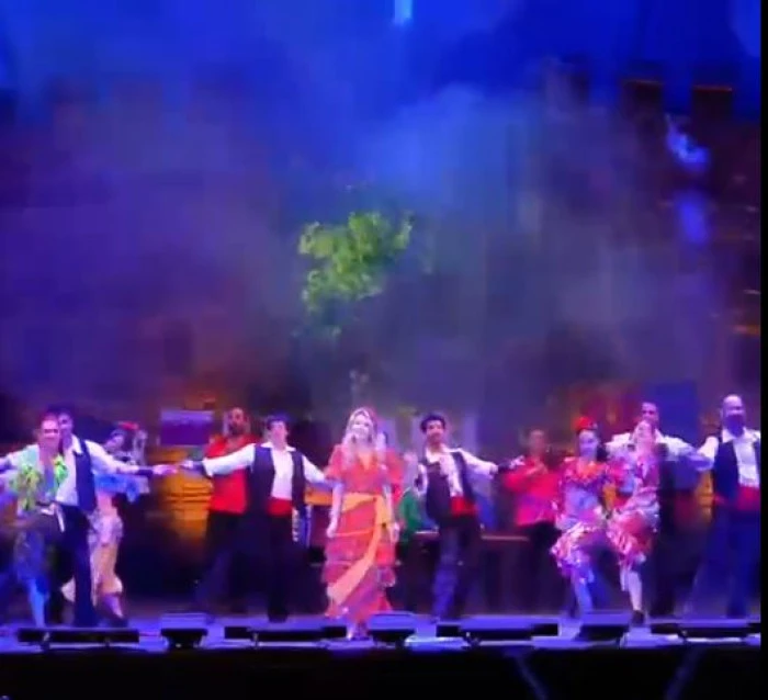 G&uuml;lben Ergen "G&uuml;lliye" Oldu, Sahne Yıkıldı! Gırgıriye M&uuml;zikali&rsquo;ne Muhteşem D&ouml;n&uuml;ş