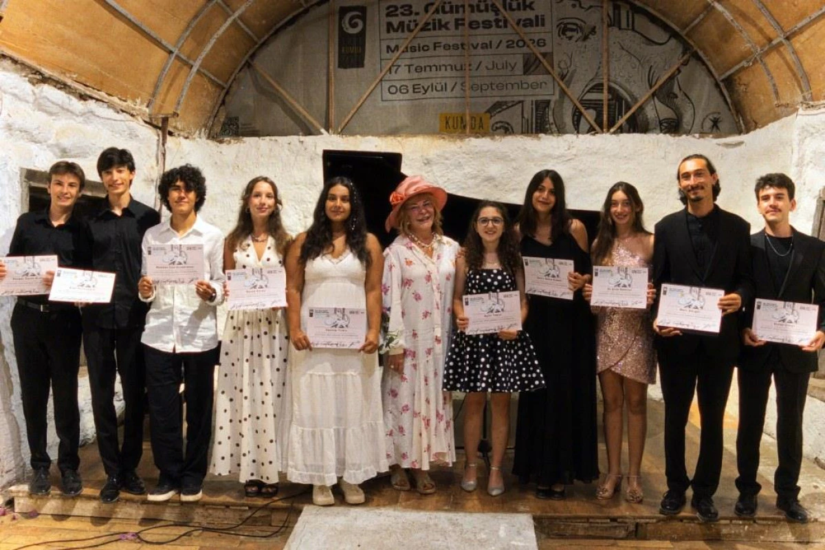G&uuml;m&uuml;şl&uuml;k Festival Akademisi&rsquo;nin gen&ccedil; piyanistlerine tam not