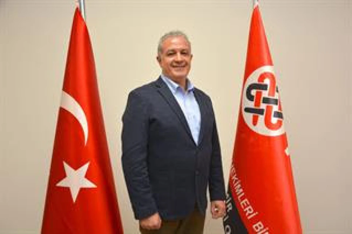 İZDO Başkanı Atinel&rsquo;den Kontenjan Uyarısı: "Diş Hekimi Sayısı Artıyor, Kalite ve İstihdam Geriliyor"