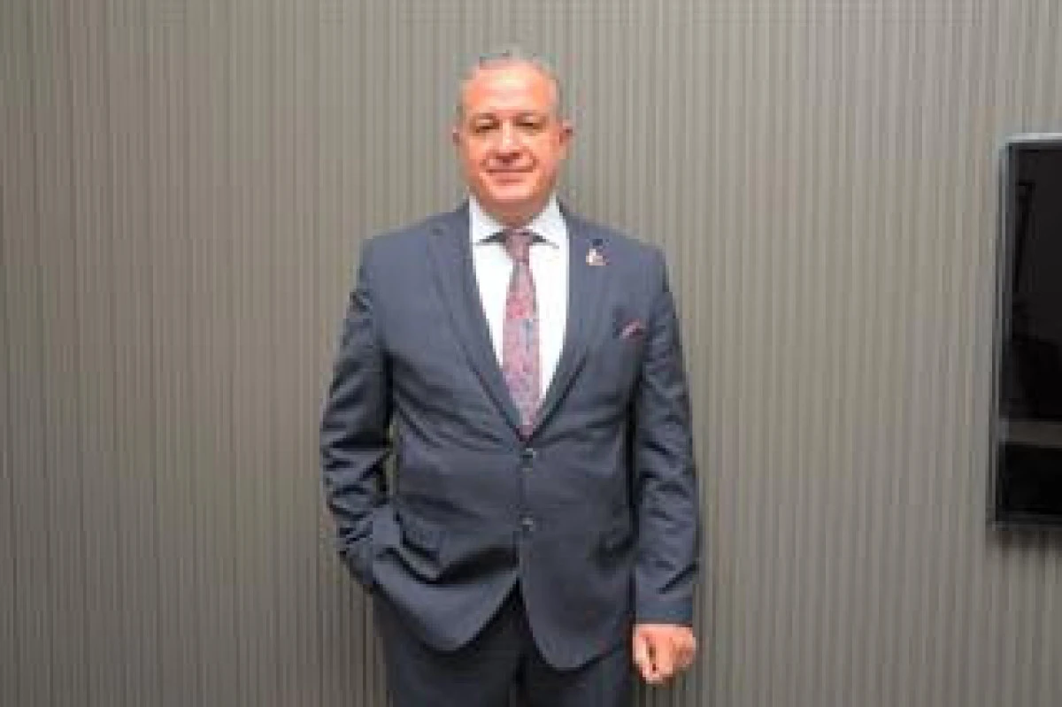 İZDO Başkanı Ersin Atinel&rsquo;den Mesleki Birliktelik Vurgusu: &ldquo;Umutsuzluk Değil, Onurlu Bir Gelecek İstiyoruz&rdquo;