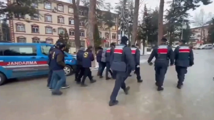 JASAT&rsquo;TAN DOLANDIRICILARA GE&Ccedil;İT YOK: 5 Ş&Uuml;PHELİ TUTUKLANDI