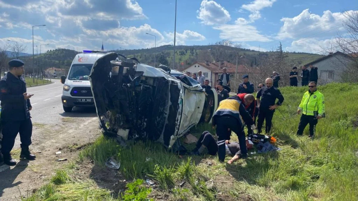 Korkutan Kaza Kamerada: Otomobil Takla Attı, 2 Yaralı