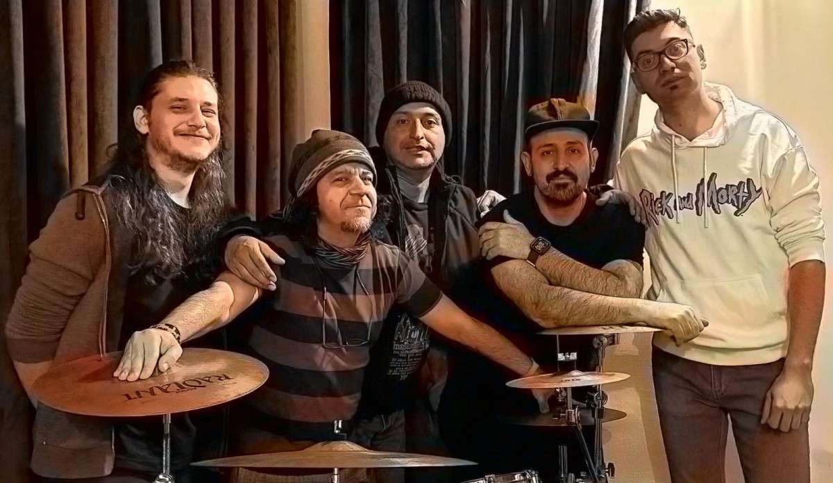 Kroşe'den Gündem Şarkısı: “Uzaya Köprü”, Çünkü punk bir uyanıştır!