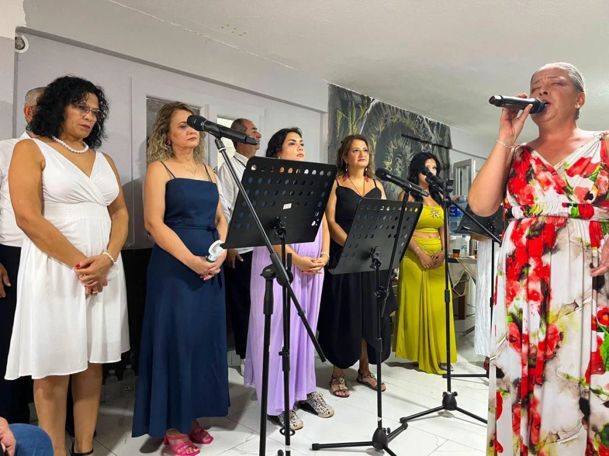 Kuşadası&rsquo;nda M&uuml;zik Ziyafeti: Meşk-i Ada&rsquo;dan Unutulmaz Sezen Aksu Dinletisi