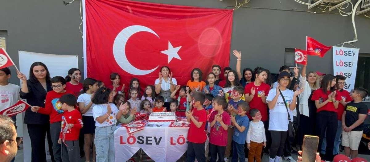 LÖSEMİLİ ÇOCUKLARIN 23 NİSAN COŞKUSU