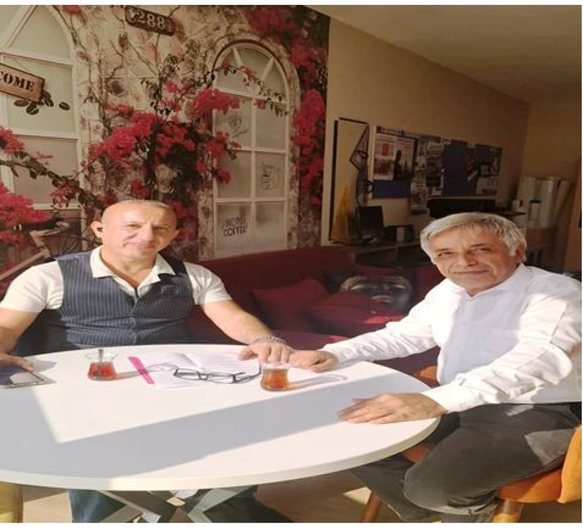 ÖĞRETMEN HIZIR EMİR ABDULCELİL ASLAN: “SINIF DA SAHNE, SAHNE DE SINIFTIR”