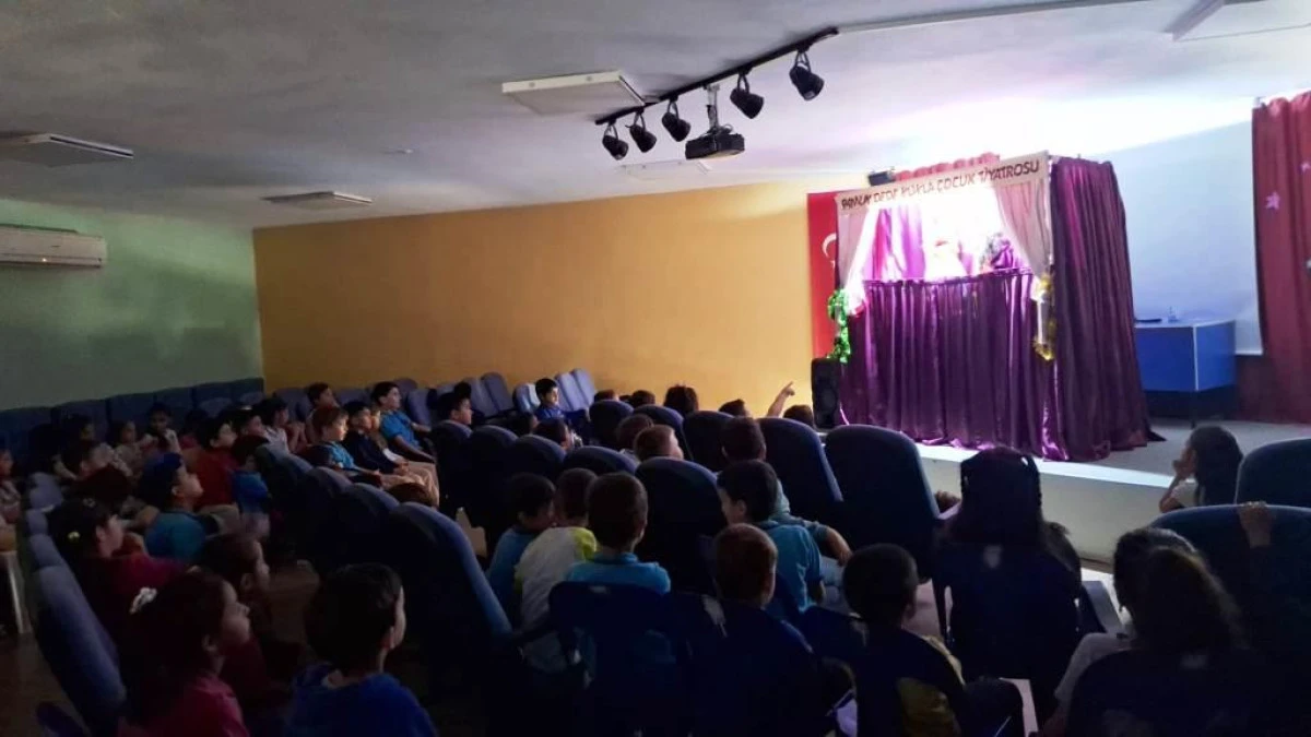 “Pamuk Dede Kukla Tiyatrosu” Emin Akın İlkokulu Öğrencileriyle Buluştu