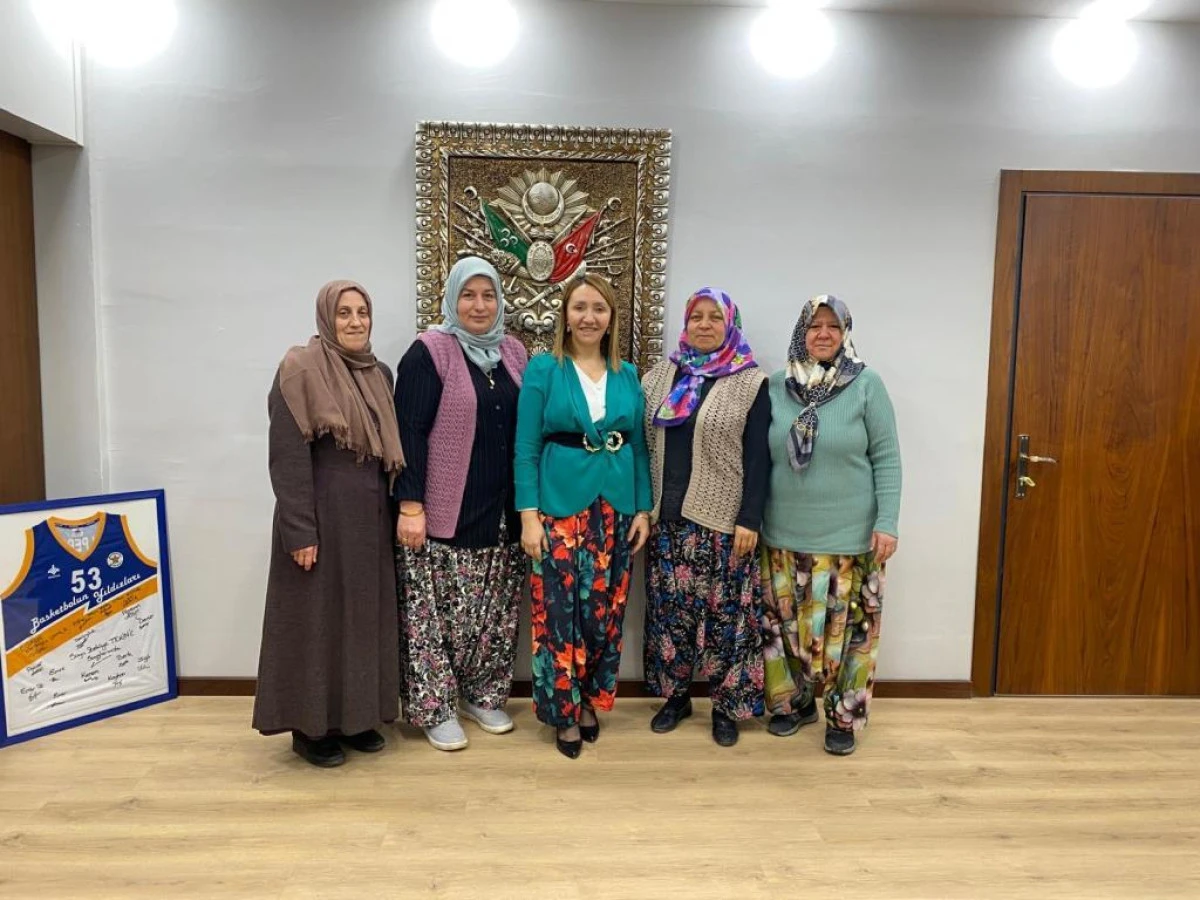 Pazaryeri&rsquo;nde Şalvarlı Dayanışma: İl&ccedil;e Kadınlarından Başkan Zekiye Tekin&rsquo;e Anlamlı Ziyaret