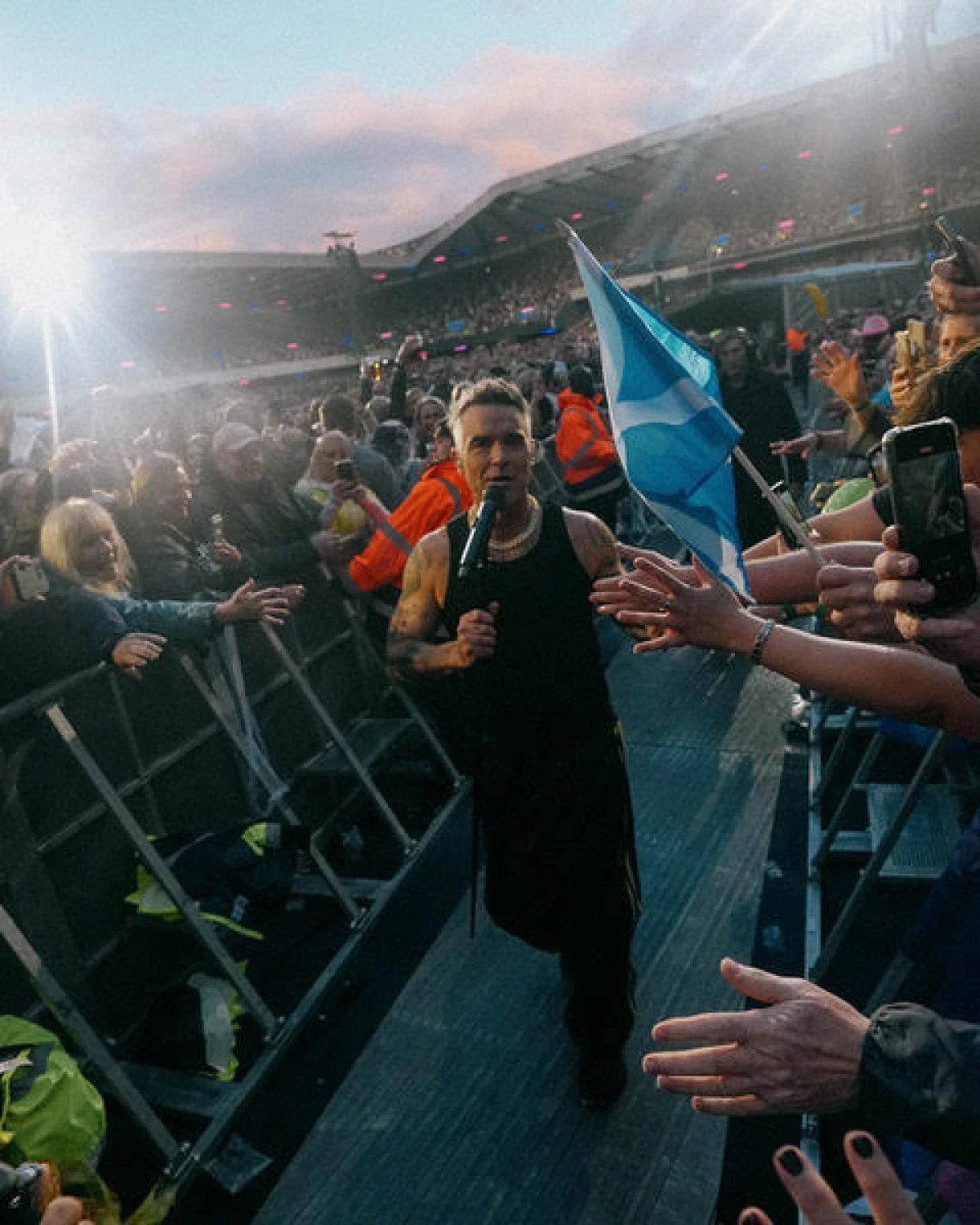 ROBBIE WILLIAMS’DAN İSTANBUL’DA UNUTULMAZ BİR GECEYE DAVET!