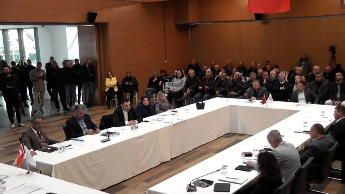 Şile Belediye Meclisi'nde yapılan toplantıda, belediyeyle ilgili yolsuzluk  soruşturmaları, operasyonlar, itiraflar tartışıldı.