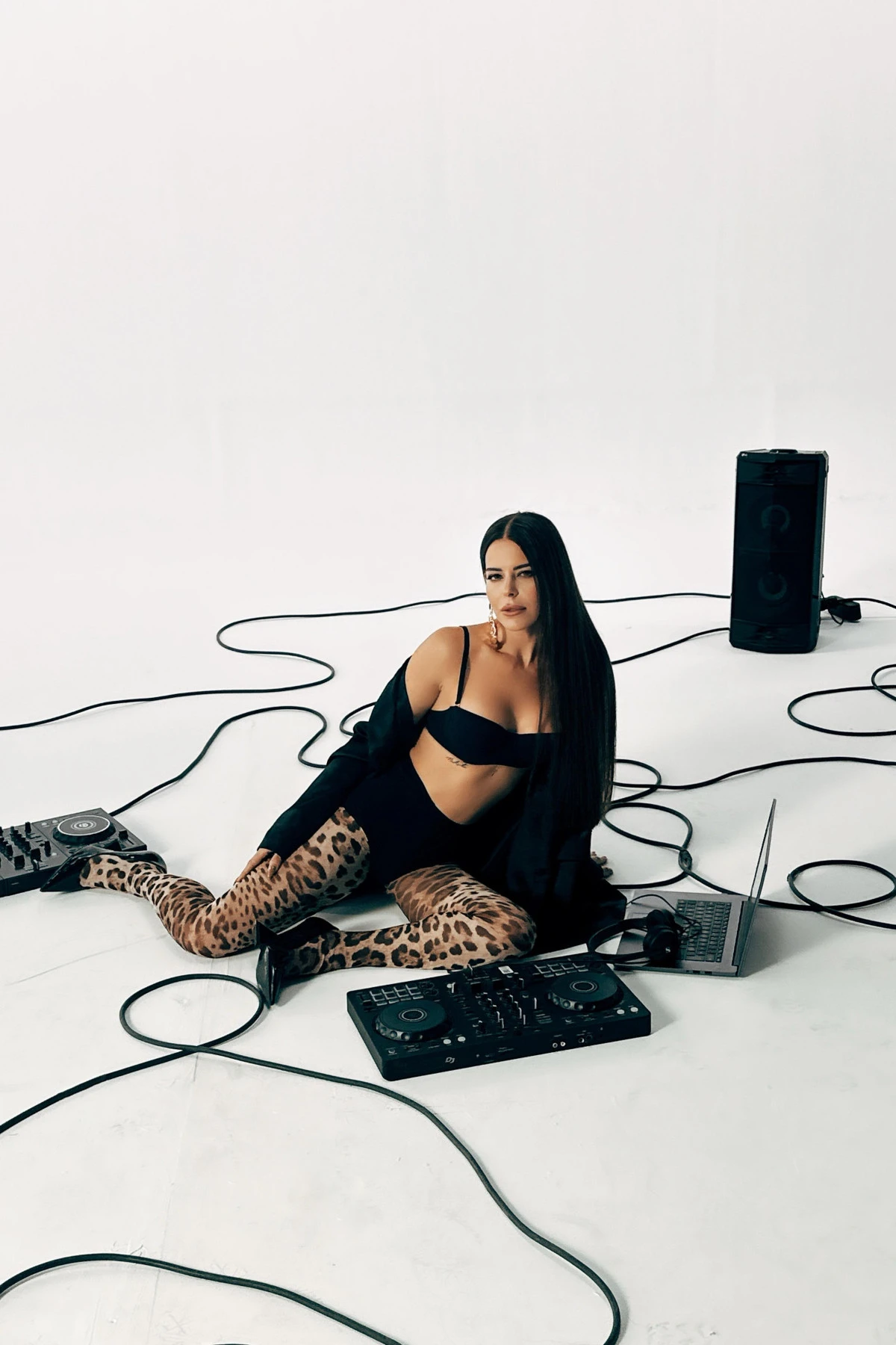 Simge’den Yılın Albümü: “Anlatasım Var”