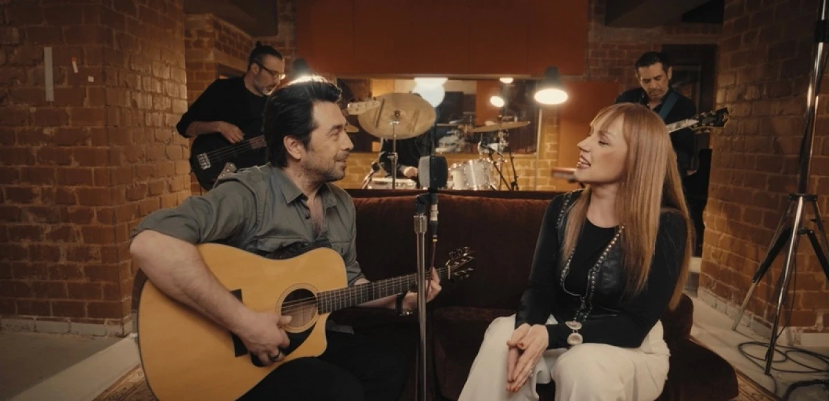 Tun&ccedil; &Ouml;ndemir ve Sibel Sezal&rsquo;dan Sevgililer G&uuml;n&uuml;&rsquo;ne &ouml;zel d&uuml;et: &ldquo;Bu Kalp Seni Unutur mu?&rdquo; 