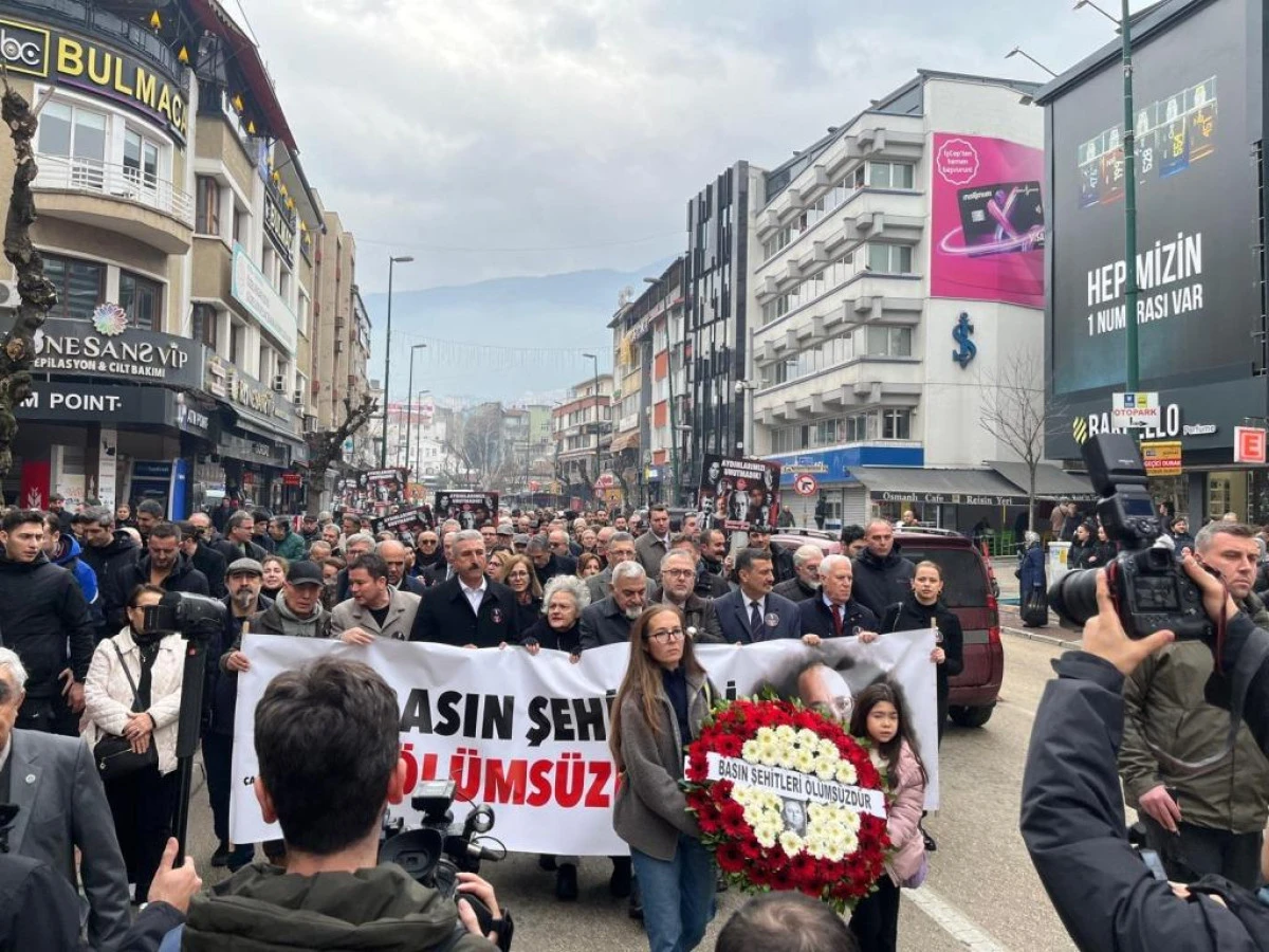 Uğur Mumcu i&ccedil;in Bursa&rsquo;da sevgi seli