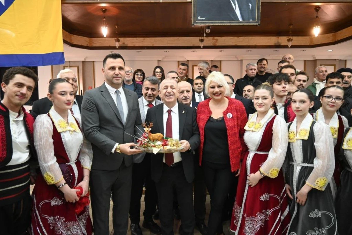 &Uuml;mit &Ouml;zdağ İstanbul&rsquo;da 25 G&uuml;nde 19 İl&ccedil;eyi Ziyaret Etti