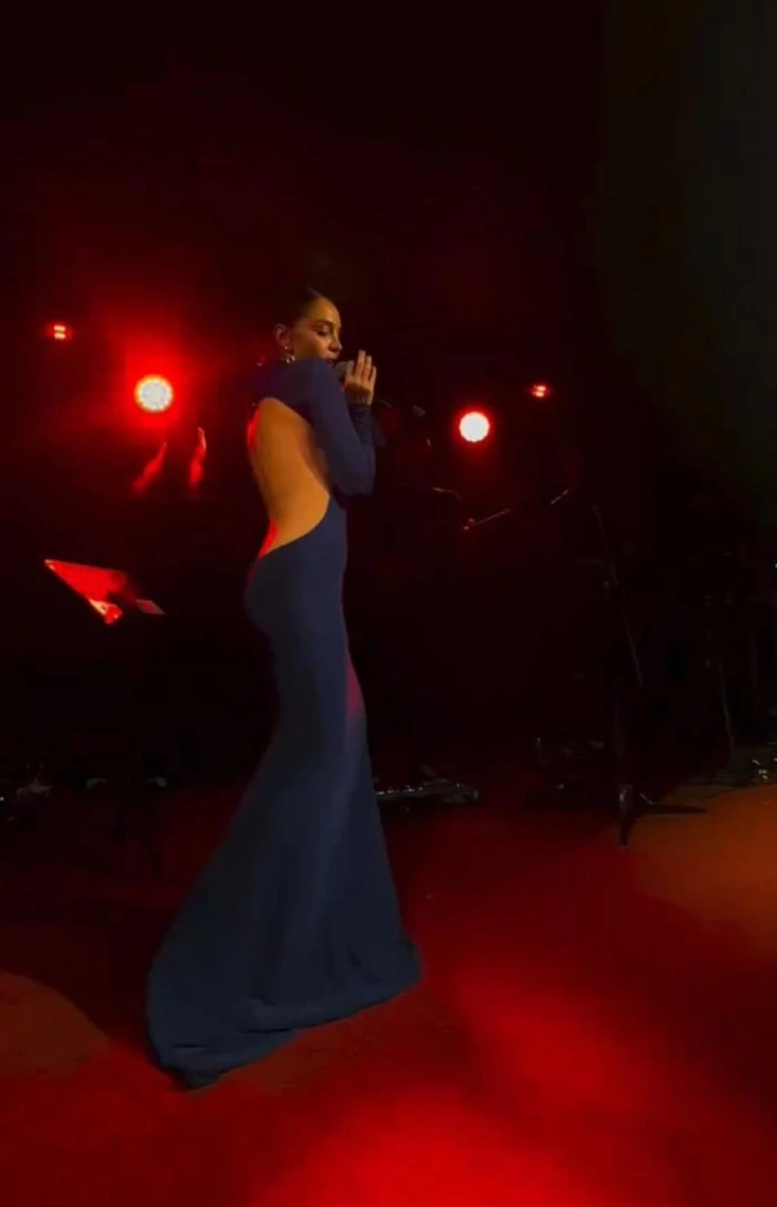 Yeni Neslin Parlayan Yıldızı Aybüke Albere, Memleketi İzmir’de Büyüledi -Videolu haber